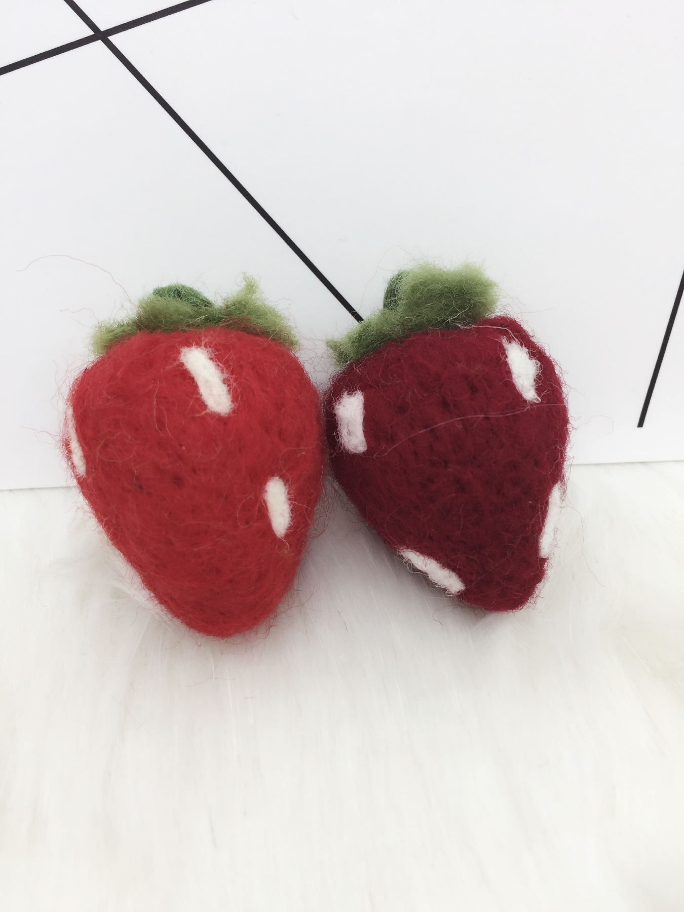 羊毛时尚立体草莓