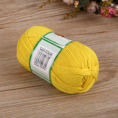 Manufacturer direct selling acrylic wool yarn trade green DIY hand knitting yarn.