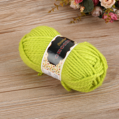Manufacturer direct sales of yellow green wool needle hand-knitting wool yarn scarf thread.