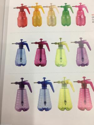 Manual air pressure type color pearl 1.5l spray bottle garden pouring water pesticide and other tools wholesale.