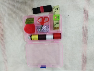 Love needle bag, plastic box love sewing box.