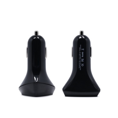 High-end 3USB car charger alien mobile phone smart 2A car charger.