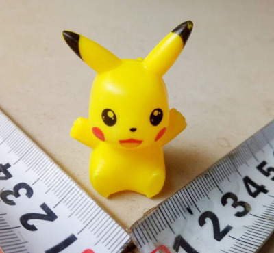 Pikachu egg egg twist egg 1 yuan 2 yuan free gift toys