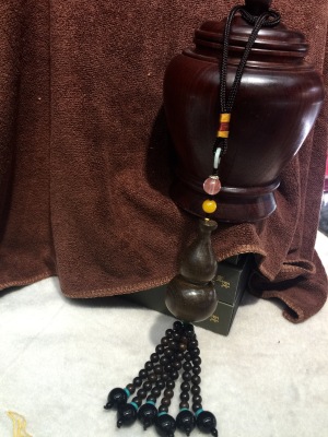 Gold nanmu gourd with somber wood and Gold silk nan ebony hand handle for car pendant