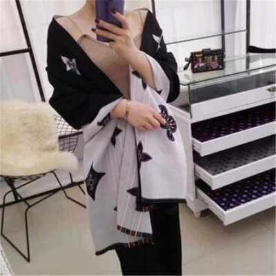 2018 Autumn and Winter New European and American Famous Four-Leaf Clover Cashmere Scarf for Women Thickened Warm Shawl