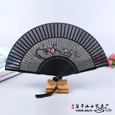 Antique Chinese style carved hollow fan female silk fan hand - made souvenir bamboo fan