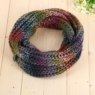 DIY handicraft making knitted hat scarf change color hand knitting machine knitting yarn.
