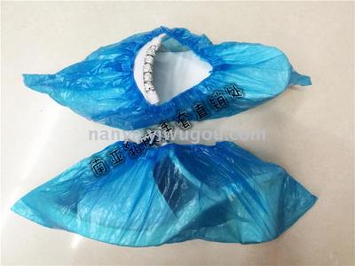 Disposable shoe cover wet waterproof foot cover home shoe cover model room indoor plastic cover.