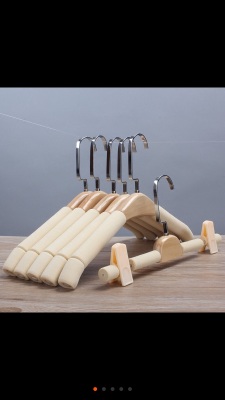 Black and white sponge with wood hangers for men and women