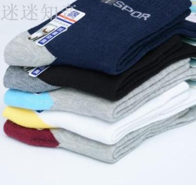 In autumn and winter the new anti-bacterial and odor-resistant cotton sports socks wholesale men in stockings