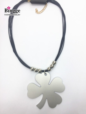 Europe and blasting popular aluminum four-leaf clover necklace factory outlet