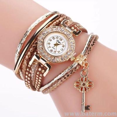 Aliexpress explosions fashion diamond four-leaf clover pendants wrapped with two ladies bracelet watches