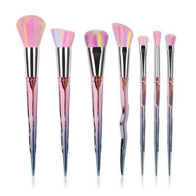 Six and seven ten diamond fish-tail dazzle handles, makeup and makeup tools.