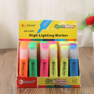 Students use highlighters to mark pens