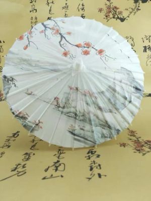 The dancing props umbrella shows the Chinese style umbrella to protect the rain.