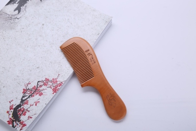 The wooden comb LOGO is customized