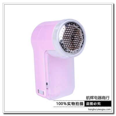Rechargeable wiper with a ball remover on a domestic hair pommel clipper