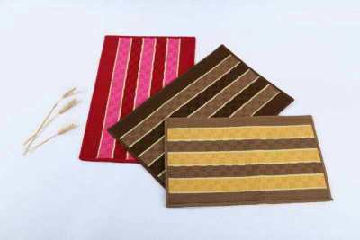 Manufacturer's direct sale of 9.9 yuan of color striped floor mat mat cushion for the bathroom mat the bedroom door mat