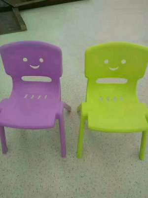 Factory direct sale 10 yuan fine plastic back chair hollow smile baby chair kindergarten special stool