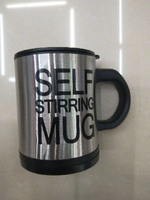 Self-aligning mug automatically stirs the coffee cup electric cup