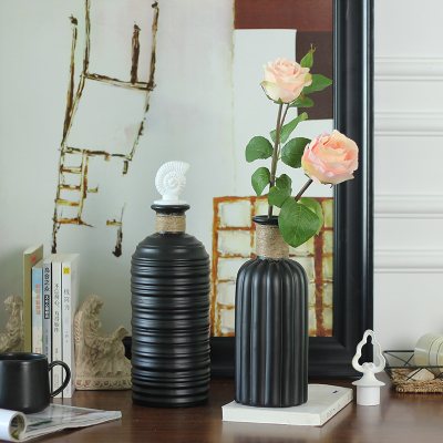 Household handicraft modern simple horizontal grain ceramic receiving can be decorated in black.