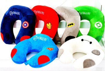 Marvel's marvel avengers captain, batman, is a fleeced neck with a u-shaped removable memory pillow.