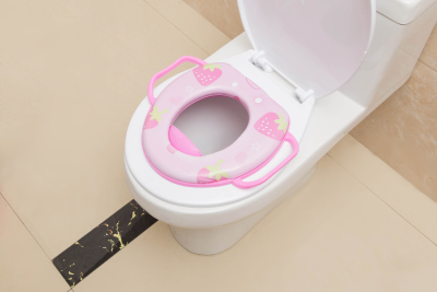 Children's seat with handle children with PVC printed soft cushion seat on the toilet seat.