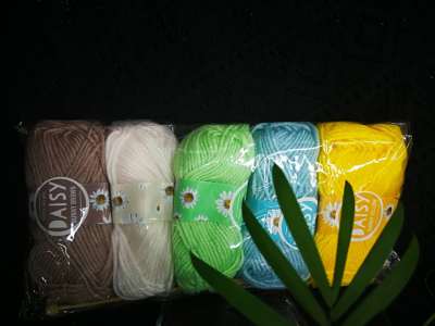 Manufacturer direct selling acrylic wool yarn trade wool scarf hat clothing wool.