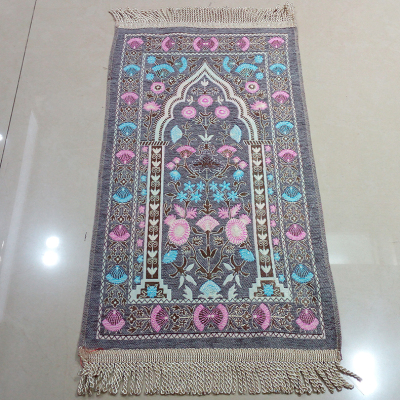 Children use a prayer rug in a small prayer carpet for Muslim children at 35*65.