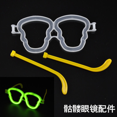 Skull - shaped fluorescent glasses plastic accessories and 5 x200 fluorescent rods are 2 together