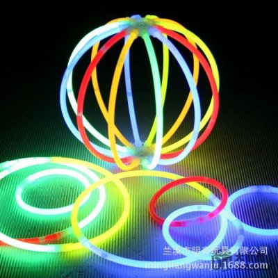 Bright fluorescent rod is sent to the manufacturer direct shot wholesale night light shine rod flashing the source bracelet hot sale.