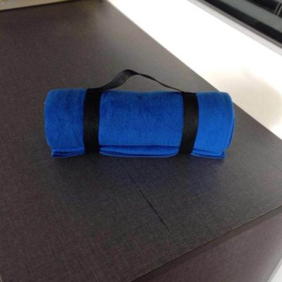 Outdoor sports blanket cushion with double-faced fleece type h-type hand-carried outdoor blanket exit.