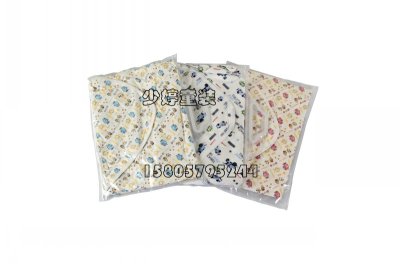 Neonate cotton bag is held by summer thin double combed cotton baby quilt and baby swaddling wrap