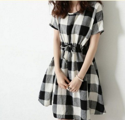 The new women's dress is a black and white checked black and white cotton dress skirt.
