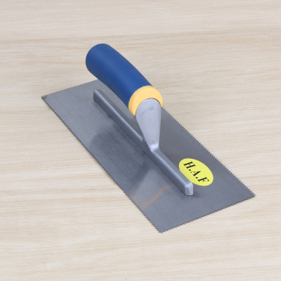 High - grade plastering blade with sawtooth plastering knife of high - grade tablet.