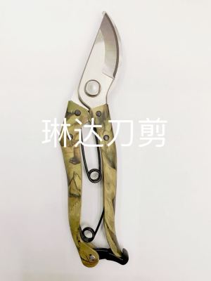 Camouflage garden scissors with a spare spring