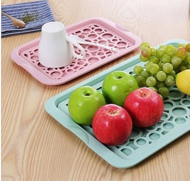 The rectangular water cup tray is used to wash the fruit bowl in the creative living room.