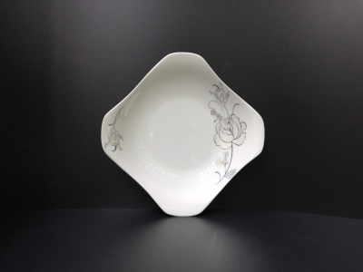 Pottery and porcelain of daily necessities porcelain gold flower 8 inch bone China ruyi dish tableware.