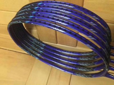 Professional advanced carbon fiber badminton racket with 35 pounds of medium lever 64