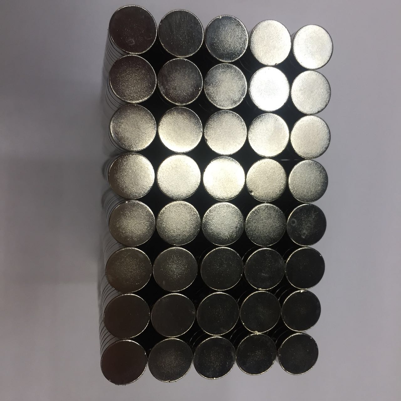 Manufacturers direct sales of 10*3MM nickel-plated magnet for nickel-plated magnet with nickel-plated magnet.
