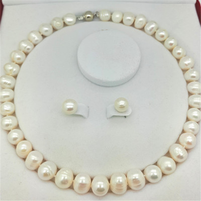 Cultured freshwater natural pearl necklace and earrings set store promotional gifts wholesale.
