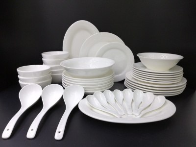 Spot commodity ceramic high - temperature porcelain white flat 51 round plate cups and saucers.