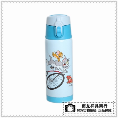 Cartoon style children's thermos cups can be taken when traveling or going to school