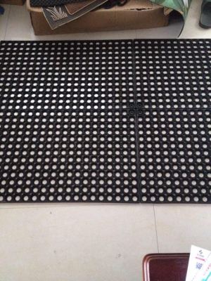 Rubber door mat can be padded to the door mat 40/60.