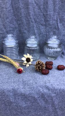 Tea can can be used to seal the glass jar with a glass jar.