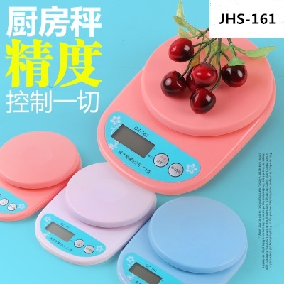 The new electronic kitchen scale is used to weigh the tea scales.