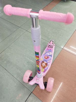 A new cartoon rice high car supercar flash PU wear-resistant wheel children scooter