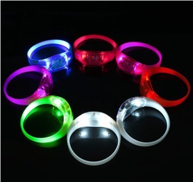 Luminous wrist with fluorescent movement bracelet LED by male and female LED luminous bracelet run at night