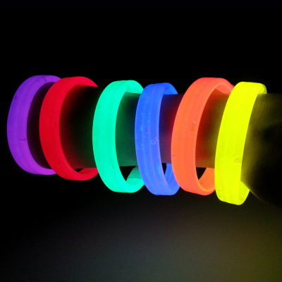 Can the logo concert wide fluorescent rod super bright triple fluorescent flat bracelet bracelet bracelet band