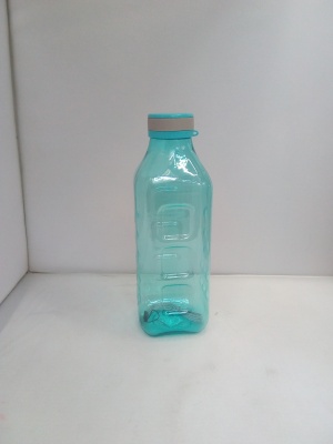 Creative summer students carry plastic water bottles to prevent leakage and not break the transparent water bottle cover